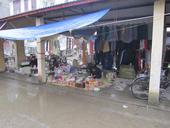 Corner Shop (Lam Minh Chau, 2013)