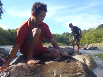 The young men of the village searching for edible snails (Rachel Wyatt, 2013) 