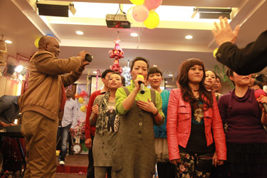 Transcending in one - a Chinese choir in an underground African Pentecostal Church, Guangzhou, China (Yu Qiu, 2014)