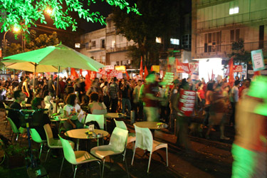 A left wing march passes by onlookers in central Tel Aviv(Fiona Wright, 2014)