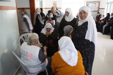 An Israeli nurse treats Palestinian patients (Fiona Wright, 2014)