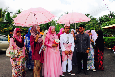 Here Comes the Bride & Groom (Nurul Huda Mohd Razif, 2017)