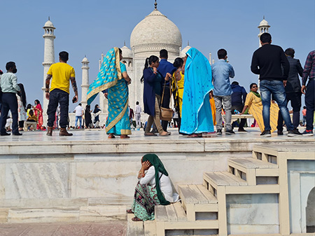 tourists at the Taj Mahal