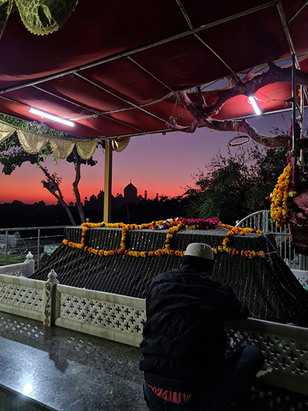 The Taj Mahal as dargah 