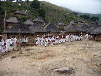 Ceremonial procession in a Kogi village to renew the life-giving forces of nature (Falk Parra Witte, 2014) Ceremonial procession in a Kogi village to renew the life-giving forces of nature (Falk Parra Witte, 2014)