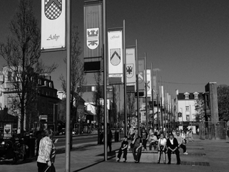 As tourists make their way from the train station, they wander across Eyre Square, Galway (Natalie Morningstar, 2015) As tourists make their way from the train station, they wander across Eyre Square, Galway (Natalie Morningstar, 2015)