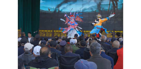 'Watching Jin Opera in Miaohui’ by Manchun Du