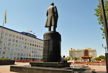 Kalmykia - the place where Lenin is reconciled with Buddhism (Baasanjav Terbish, 2013)