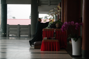 Novice nun making an incense offering before the main hall in the monastery in Chiayi, Taiwan (Nancy Chu, 2016)