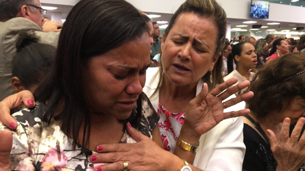 Pastor Elizete prays for a believer at one of ADVEC's church services (Priscilla Garcia, 2017)